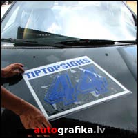 Pagrieziet uzlīmi ar līmpusi Instrukcija liela izmēra uzlīmēm