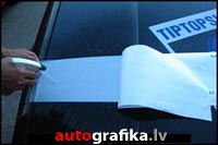 Nolieciet uzlīmi ar apakšslāni Instrukcija svītrām
